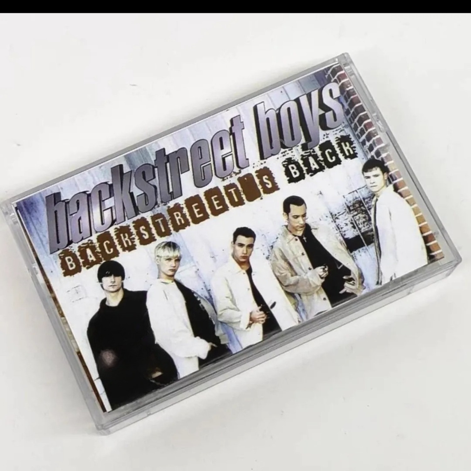 Audio Music New - Vintage Analog Pop Gesangsaudio-Kassette Boygroup-Harmonie-Tracks Retro-Ziegelwand-Porträt-Cover